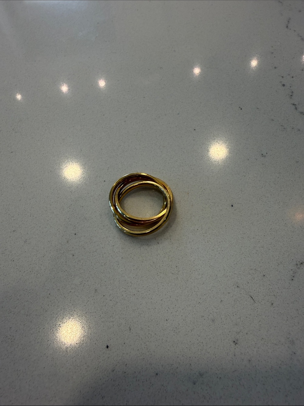 18k Gold Interlocking Ring - Picture 2 of 2